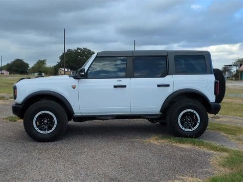 Used 2023 Ford Bronco Badlands image 5