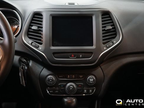 Used 2022 Jeep Cherokee Sport AWD/4WD image 21