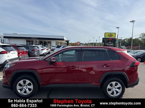 Used 2022 Toyota RAV4 LE image 5