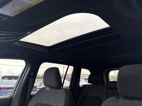 New 2025 Jeep Grand Cherokee Laredo X w/ Luxury Tech Group I image 19