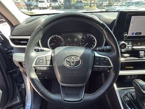 Used 2024 Toyota Highlander XLE AWD/4WD image 20