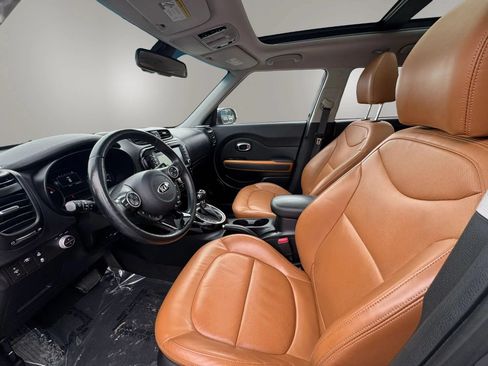 Used 2016 Kia Soul ! w/ Premium Package FWD image 11