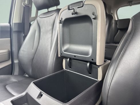 Used 2025 Kia Carnival FWD image 23