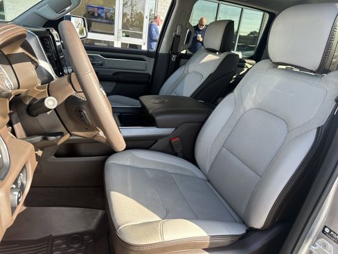 Used 2025 RAM 1500 Laramie image 11