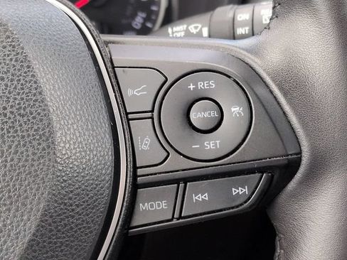 Used 2022 Toyota RAV4 XLE Premium FWD image 25