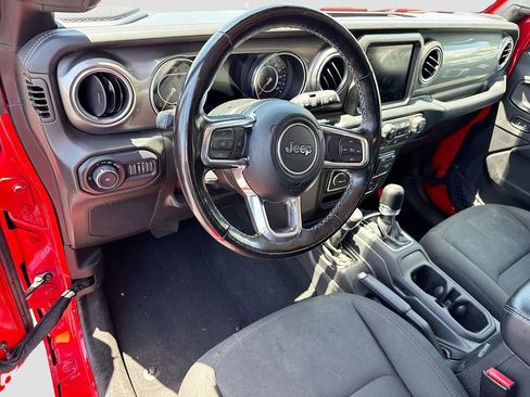Used 2022 Jeep Wrangler Unlimited Sahara w/ Cold Weather Group AWD/4WD image 10