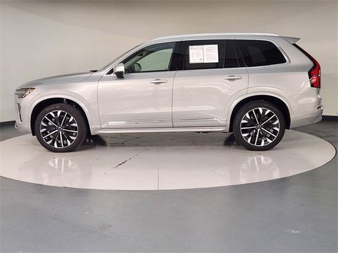 Used 2025 Volvo XC90 B5 Plus image 5