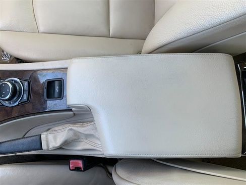 Used 2009 BMW 335i Convertible image 37