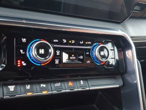 Used 2024 GMC Sierra 3500 Denali Ultimate image 23