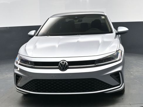 Used 2025 Volkswagen Jetta SE image 19