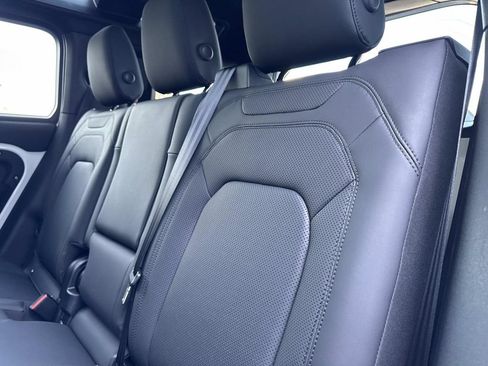 Certified 2025 Land Rover Defender 110 X-Dynamic SE AWD/4WD image 13
