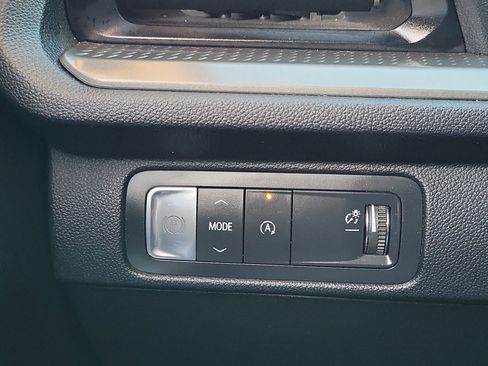 Used 2024 Chevrolet Traverse LT image 16