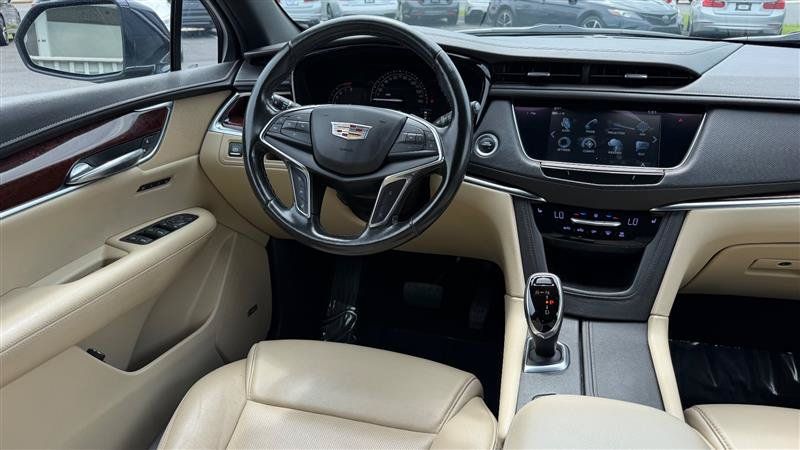 Used 2018 Cadillac XT5 Luxury w/ Driver Awareness Package AWD/4WD image 18