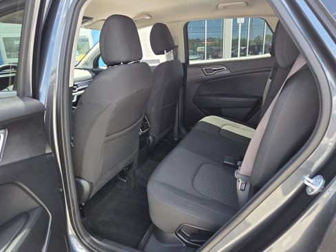 Used 2023 Kia Sportage LX AWD/4WD image 11