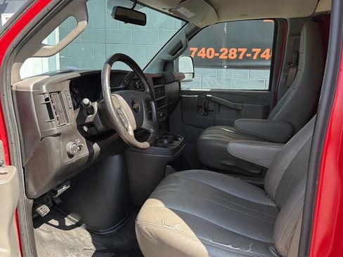 Used 2019 Chevrolet Express 3500 w/ Driver Convenience Package image 17