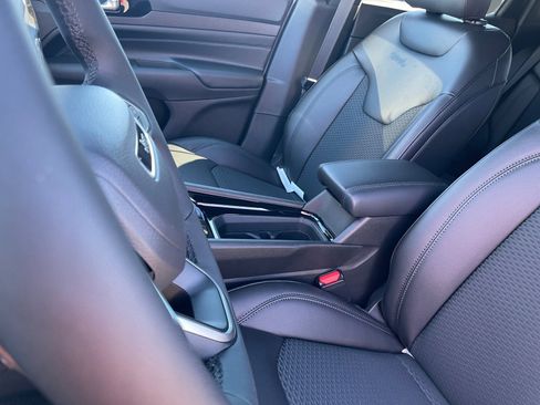 New 2026 Jeep Compass Latitude image 9