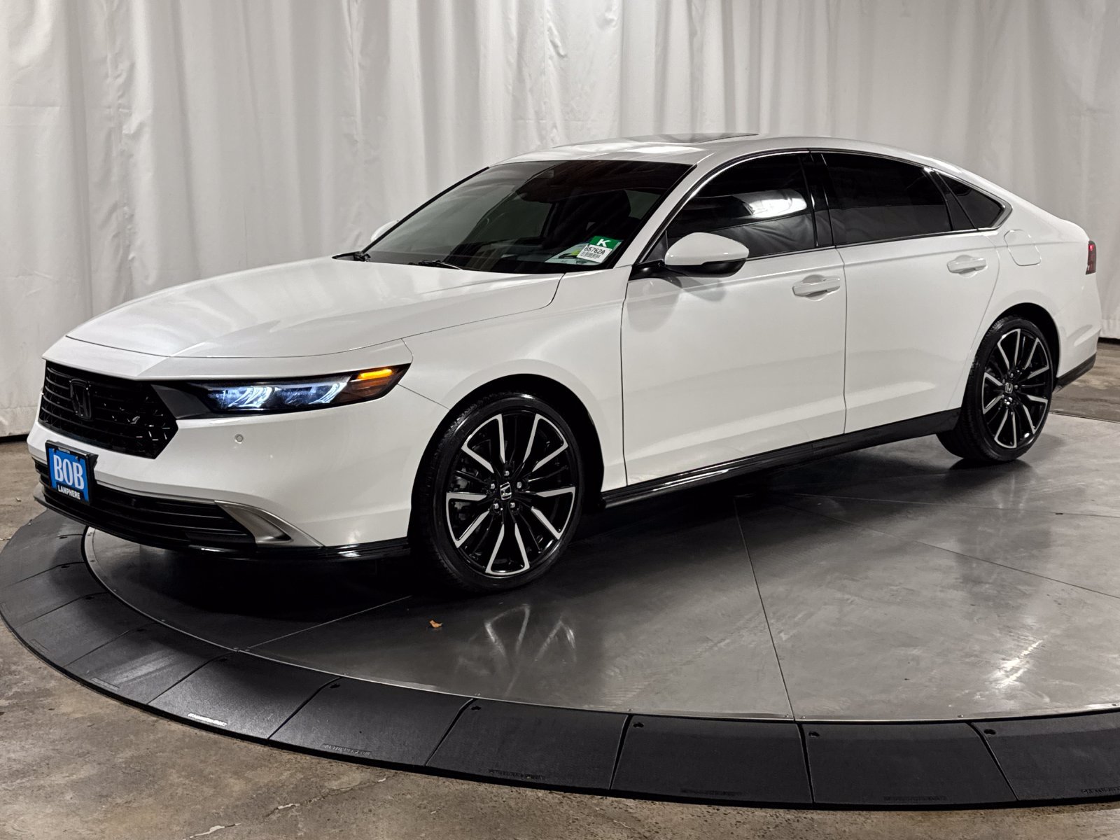 Used 2025 Honda Accord Touring image 1