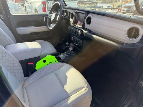 Used 2021 Jeep Wrangler Unlimited Sahara image 21