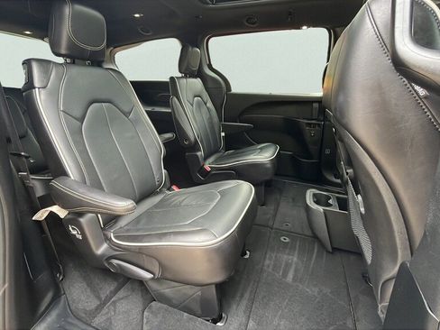 Used 2026 Chrysler Pacifica Limited w/ S Appearance Package FWD image 19