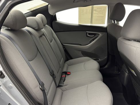 Used 2016 Hyundai Elantra SE image 28