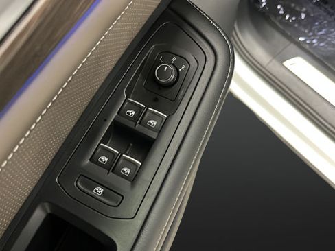 Used 2024 Volkswagen Atlas SEL AWD/4WD image 21