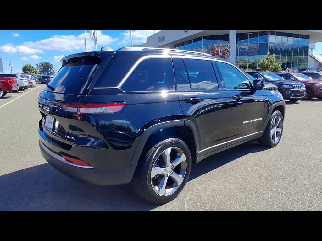 Used 2026 Jeep Grand Cherokee Limited AWD/4WD image 8