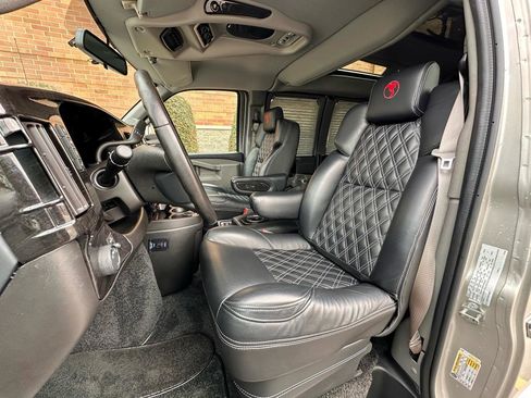 Used 2023 GMC Savana 2500 image 38