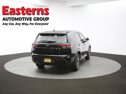 Used 2024 Nissan Pathfinder S image 40