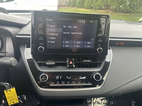 Used 2020 Toyota Corolla LE image 9