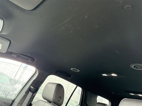 Used 2023 Chevrolet Traverse RS image 22