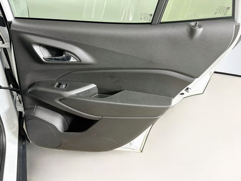 Used 2025 Chevrolet Trax LS FWD image 29