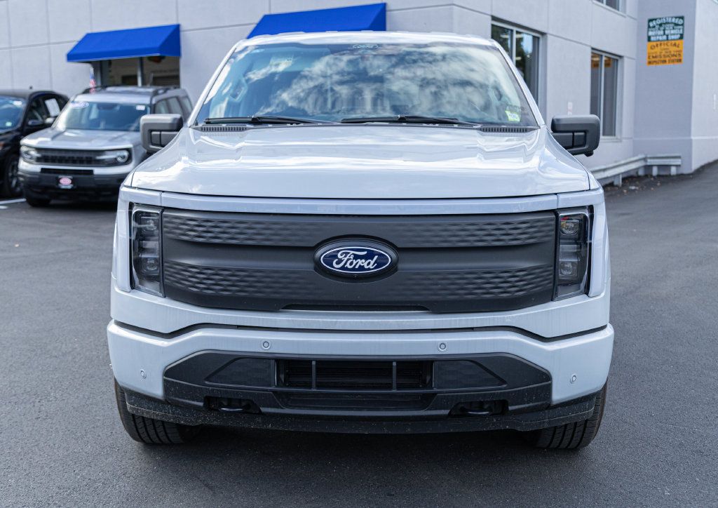 New 2025 Ford F150 Lightning Flash AWD/4WD image 9