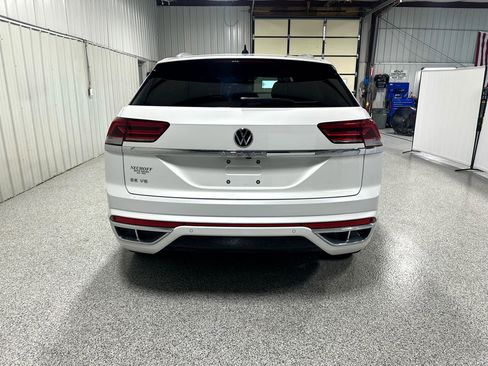 Used 2021 Volkswagen Atlas Cross Sport SE w/ Panoramic Sunroof Package image 7