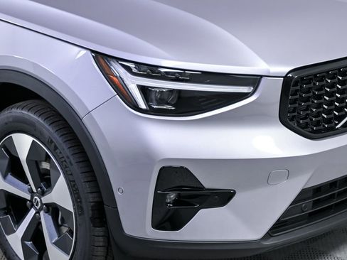 New 2026 Volvo XC40 B5 Plus w/ Protection Package Premier AWD/4WD image 36