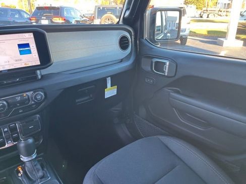 New 2026 Jeep Gladiator Sport AWD/4WD image 16