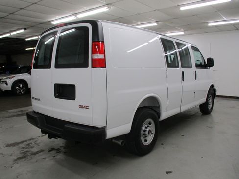 New 2025 GMC Savana 3500 image 7
