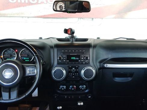 Used 2018 Jeep Wrangler Unlimited Sahara w/ Connectivity Group AWD/4WD image 29