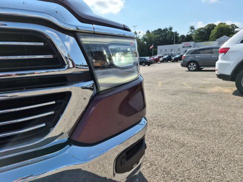 Used 2019 RAM 1500 Laramie AWD/4WD image 10