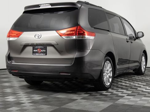 Used 2013 Toyota Sienna XLE image 7