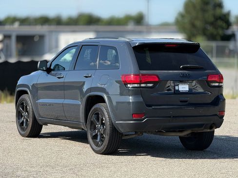 Used 2018 Jeep Grand Cherokee Laredo AWD/4WD image 10