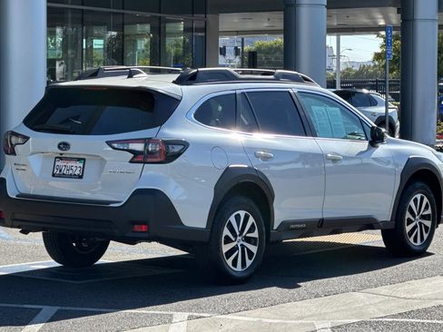Certified 2025 Subaru Outback Premium AWD/4WD image 4
