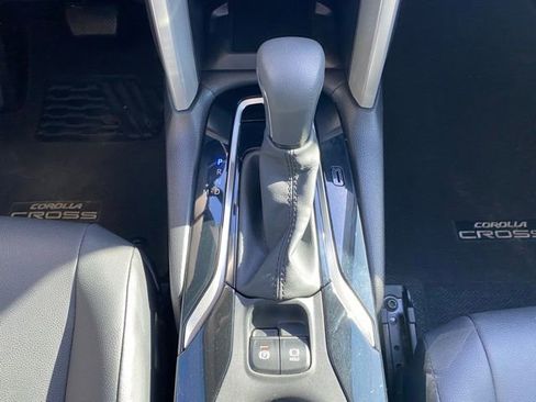 Used 2024 Toyota Corolla Cross XLE image 18