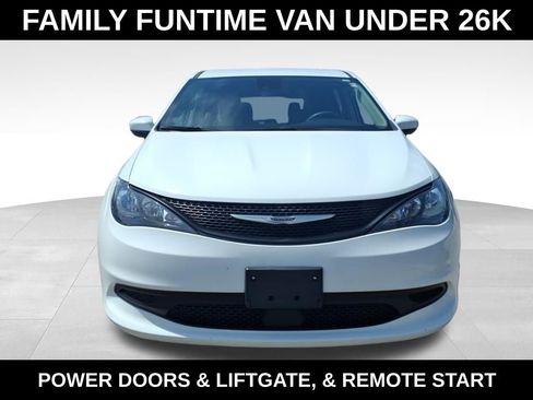 Used 2023 Chrysler Voyager LX FWD image 3