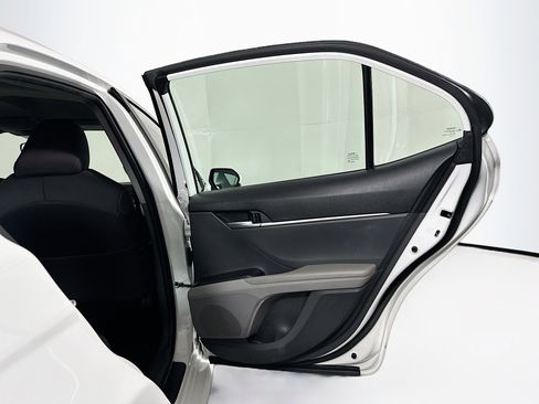Used 2023 Toyota Camry LE image 28