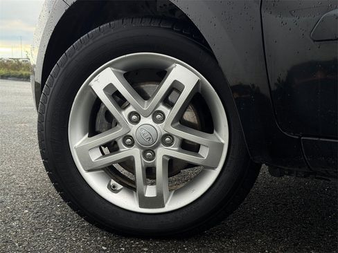 Used 2011 Kia Soul + w/ Audio Pkg image 25