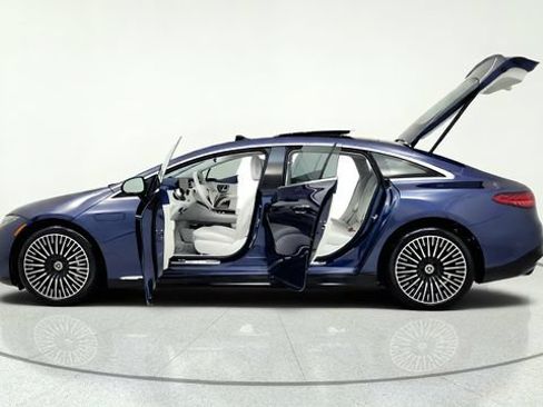 Used 2023 Mercedes-Benz EQS 450+ 4MATIC Sedan w/ Manufactur Interior Package image 15