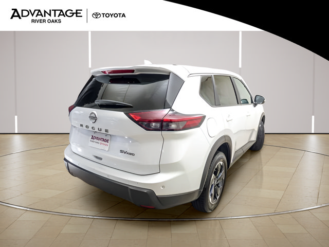 Used 2024 Nissan Rogue SV AWD/4WD image 7