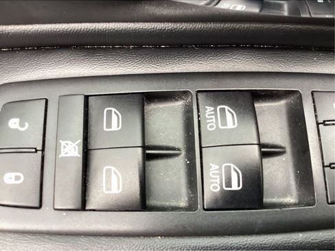 Used 2019 Dodge Grand Caravan SE w/ UConnect Hands-Free Group image 36