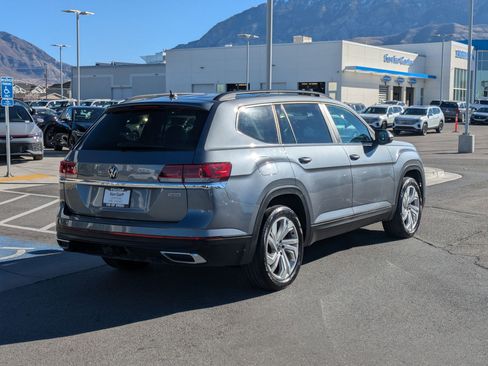 Used 2022 Volkswagen Atlas SE w/ Panoramic Sunroof Package image 3