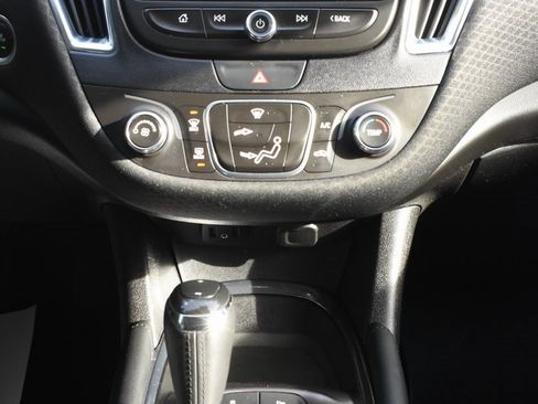 Used 2018 Chevrolet Malibu LT w/ Driver Confidence Package image 32